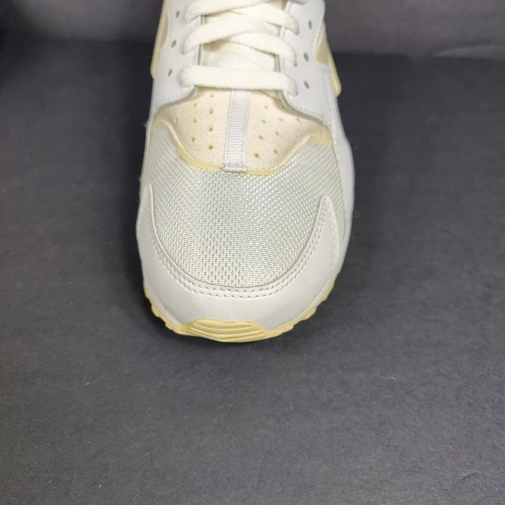Nike Air Huarache Triple White Flyknit Mesh Youth Big Girl Sneakers Size 7Y